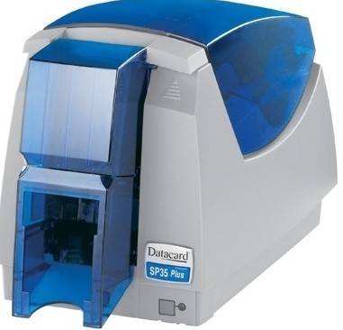 Impressora Datacard SP30 Plus - Impressora de Cartões e Crachás colorida. Resolução de 300 dpi. 160 cartões por hora impressão colorida. 750 cartões por hora impressão monocromática (preto). Equipamento Novo com 01 Ano de Garantia.